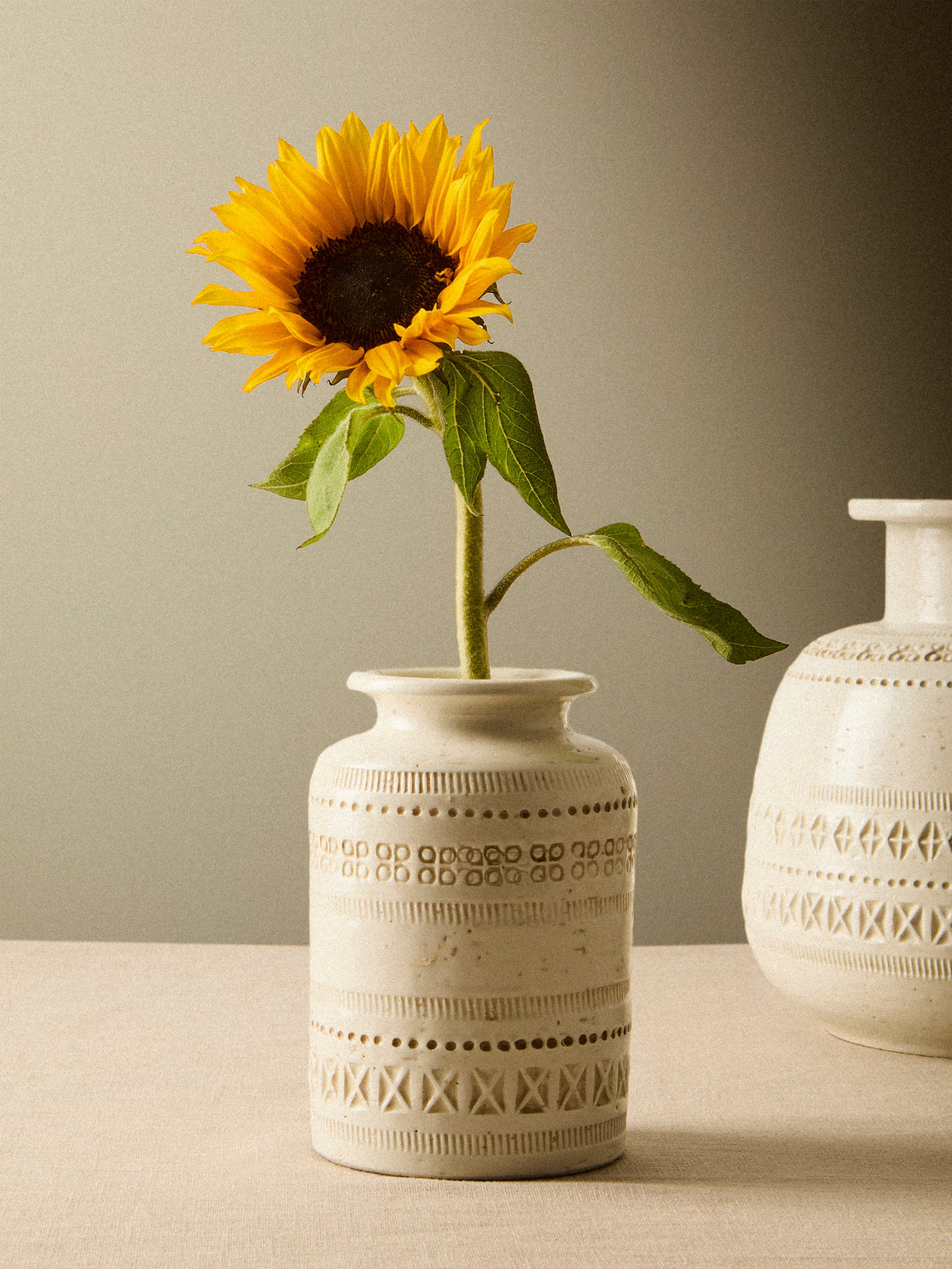 Antique and Vintage - 1970s Bitossi Ceramiche Pier 1 Ceramic Vase (6in/15.5cm) - White - ABASK