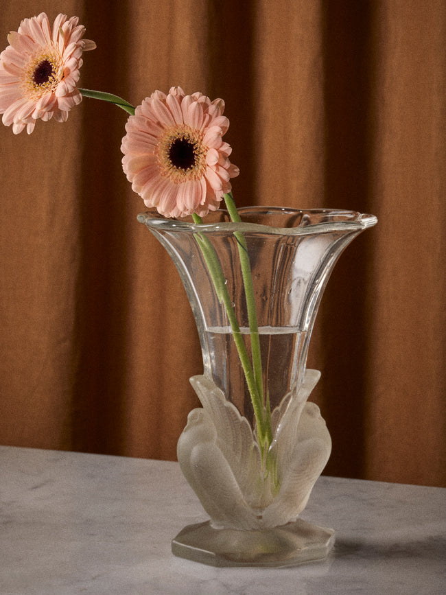 Antique and Vintage - 20th-Century Art Deco Lalique Dove Crystal Vase (10in/25cm) - Clear - ABASK