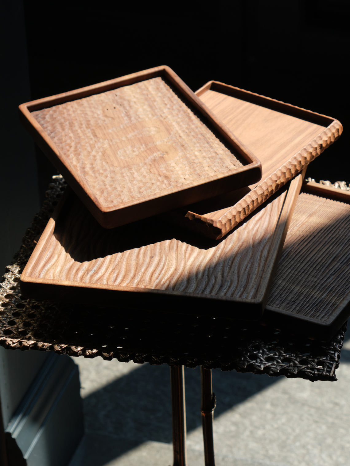 Droulers - Bosco Serpente II Hand-Carved Walnut Tray (8in/20cm) - Brown - ABASK