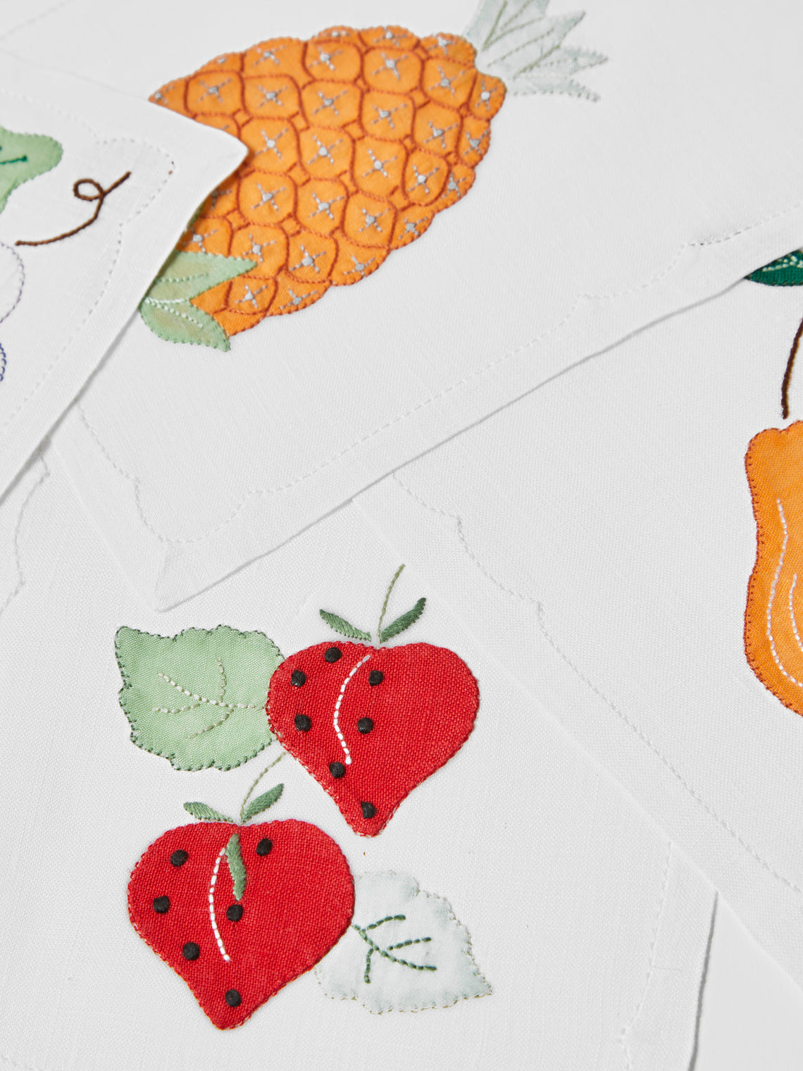Taf Firenze - | Set of 6 | Retro Fruit Hand-Appliquéd Linen Cocktail Napkins - White - ABASK