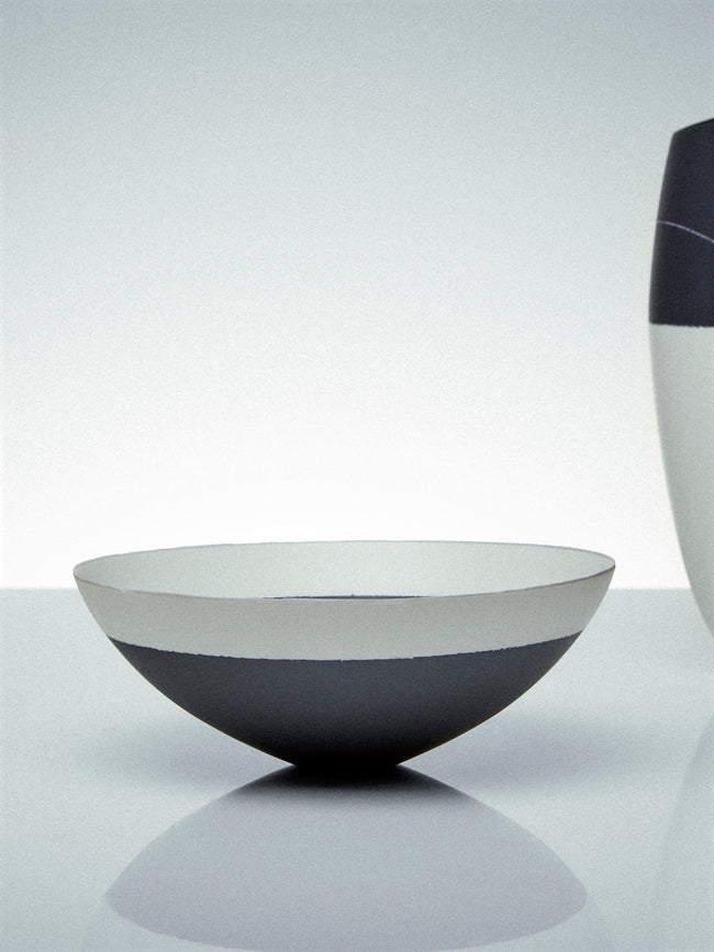 Paul James Ceramics - Fractured Reality Hand-Thrown Ceramic Bowl - Black - ABASK