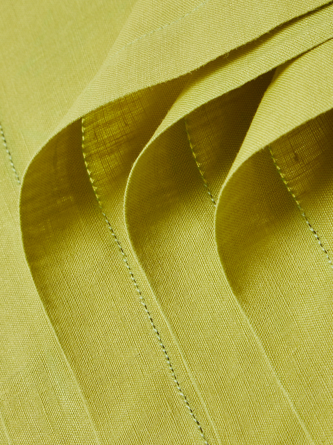 Taf Firenze - | Set of 6 | Daisy Hand-Embroidered Linen Placemats and Napkins - Green - ABASK
