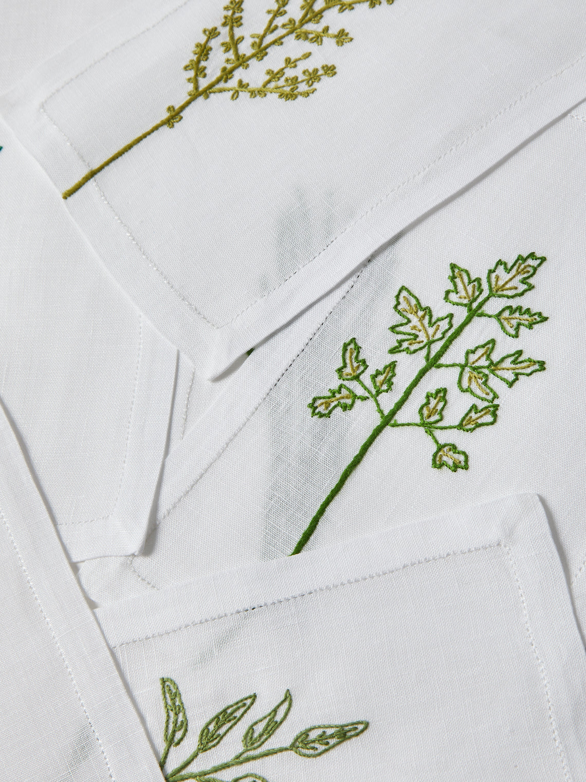 Taf Firenze - | Set of 6 | Fauna Hand-Embroidered Linen Cocktail Napkins - White - ABASK