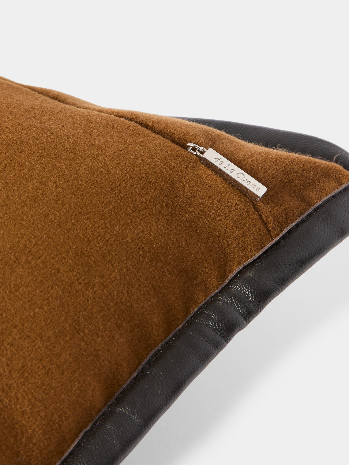de Le Cuona - Merino Velvet Pillow (21.5in/55cm) - Brown - ABASK