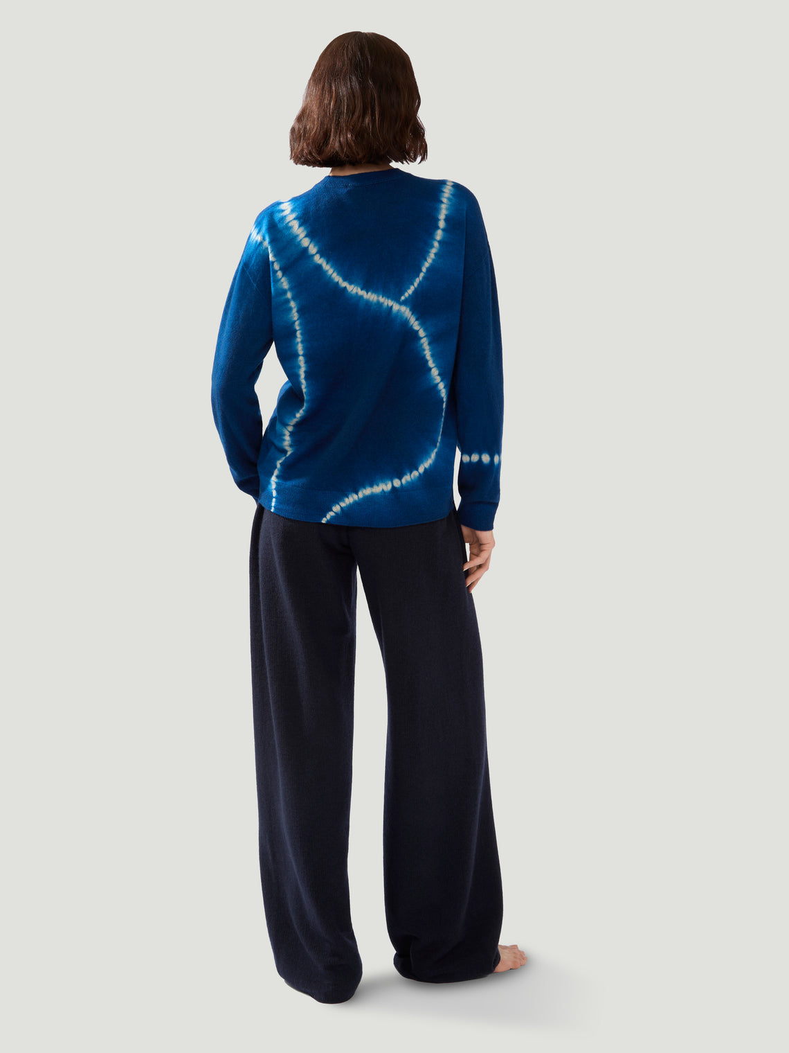 Suzusan - Women's Shibori Cashmere Seamless Wide Crew-Neck Sweater - Blue - ABASK