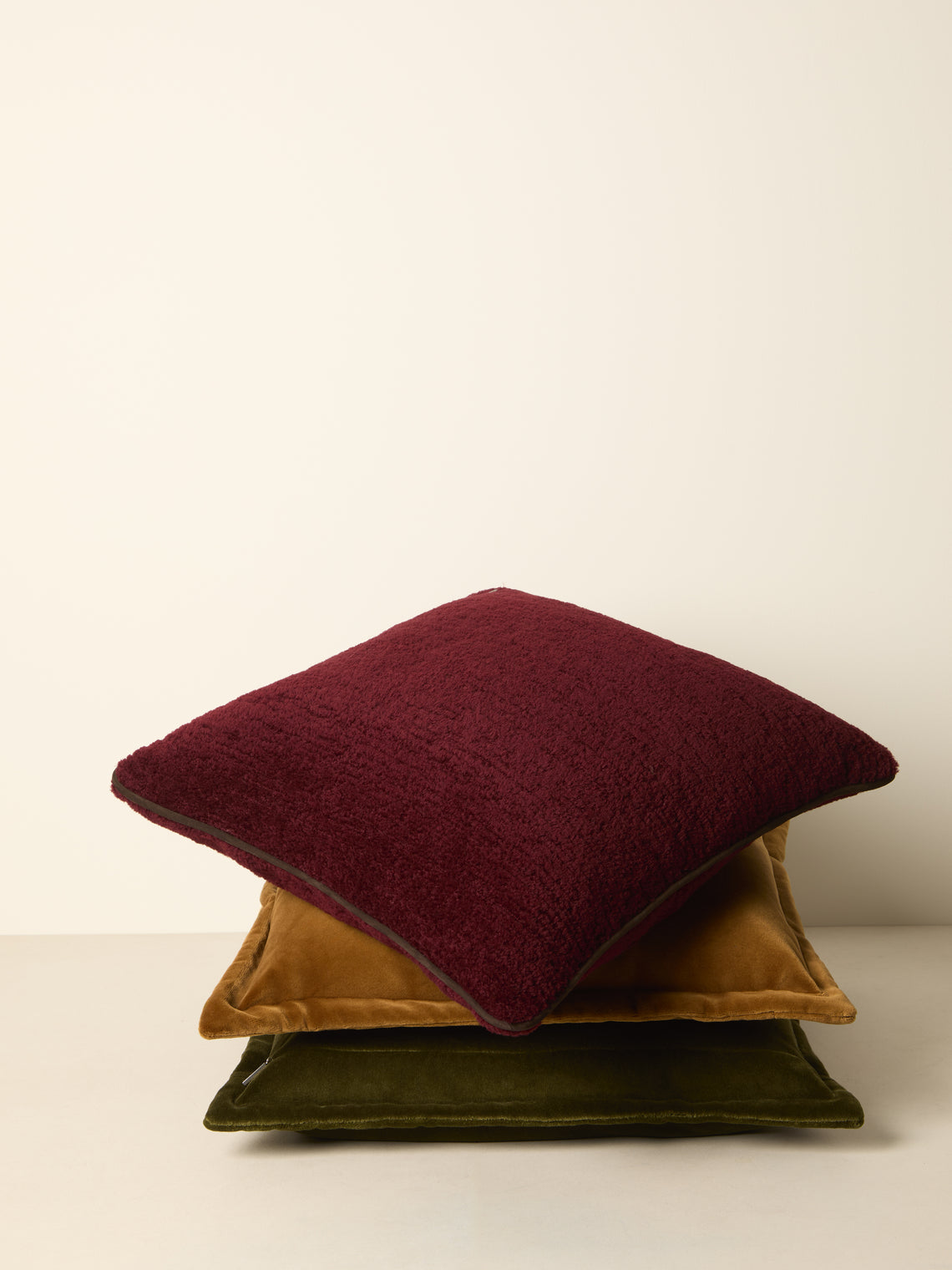 de Le Cuona - Tundra Wool Pillow (21.5in/55cm) - Red - ABASK