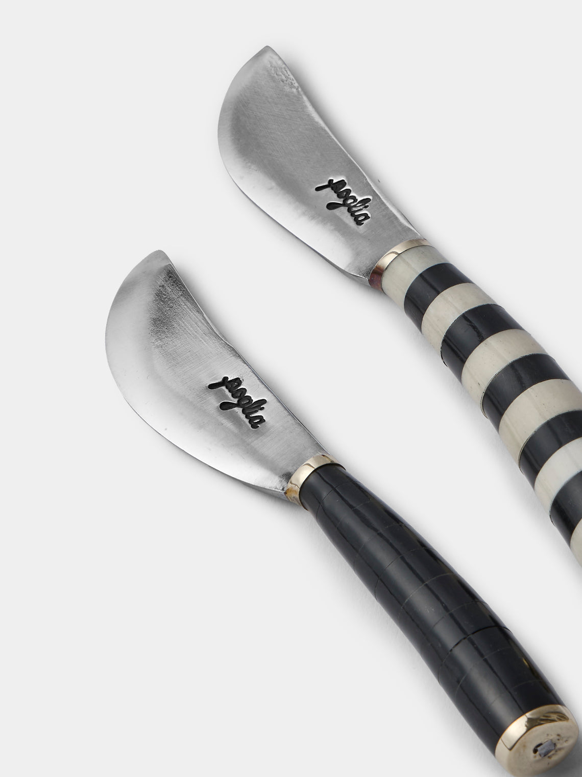 Poglia - | Set of 2 | Horn and Bone Butter Spreaders - Black - ABASK