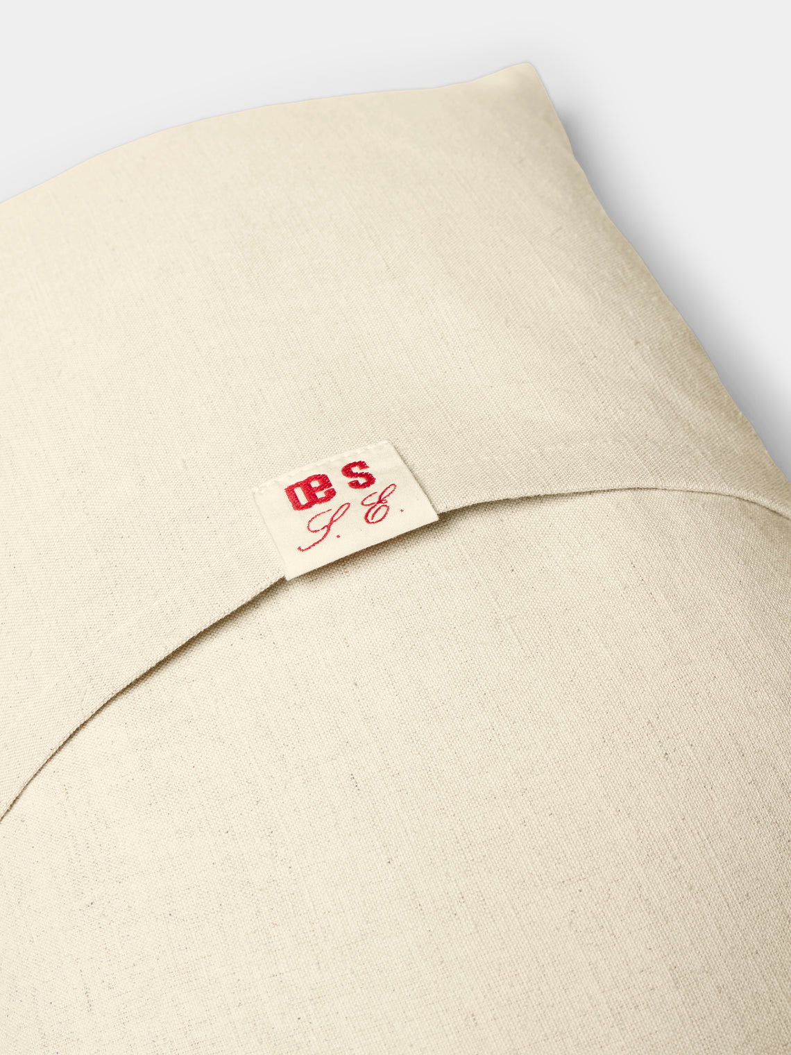 Oeuvres Sensibles - Picture Hand-Embroidered Cotton and Hemp Linen Cushion (15.5in/40cm) - Cream - ABASK