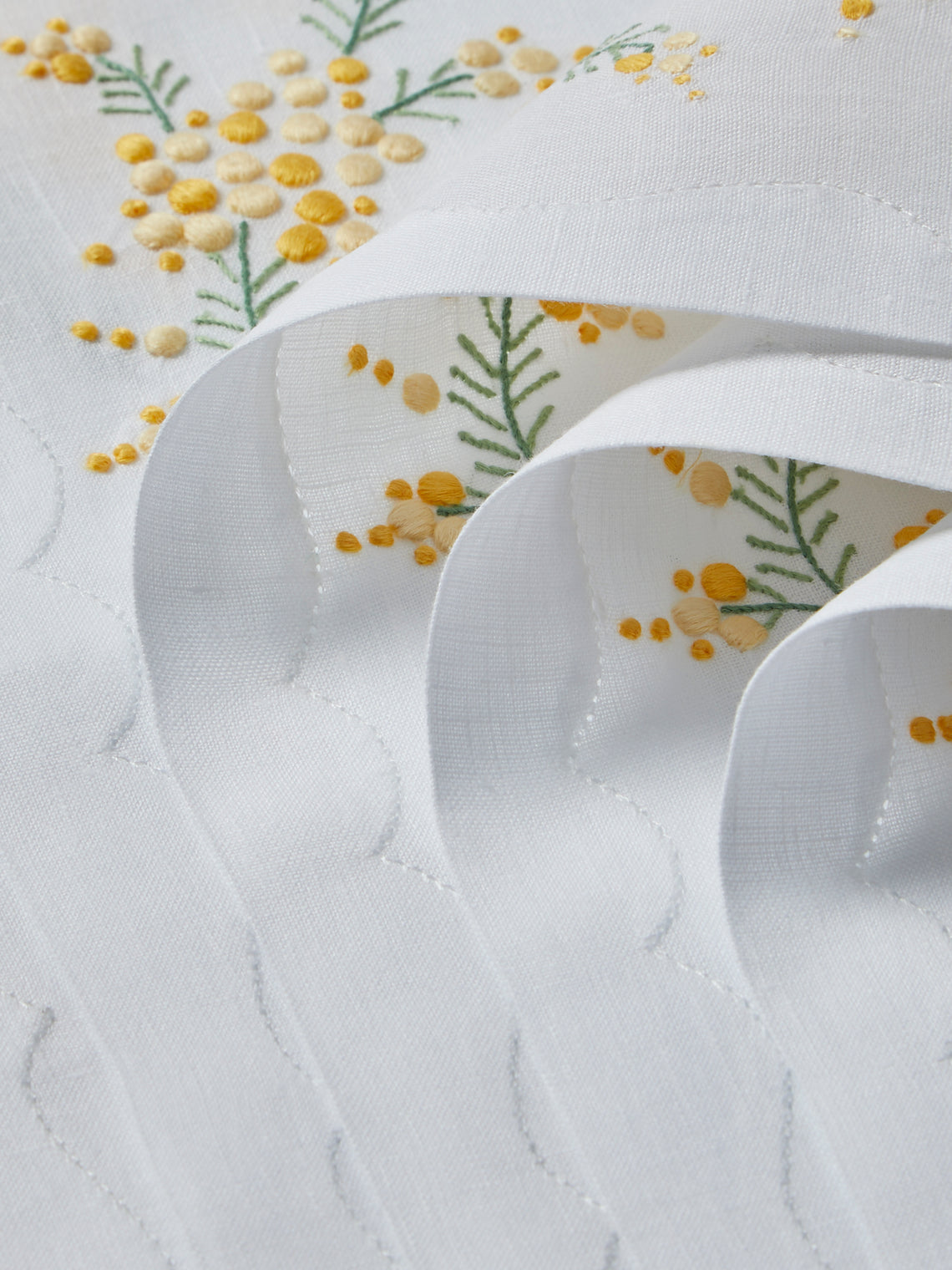 Taf Firenze - | Set of 6 | Mimosa Hand-Embroiderd Linen Placemats and Napkins - White - ABASK