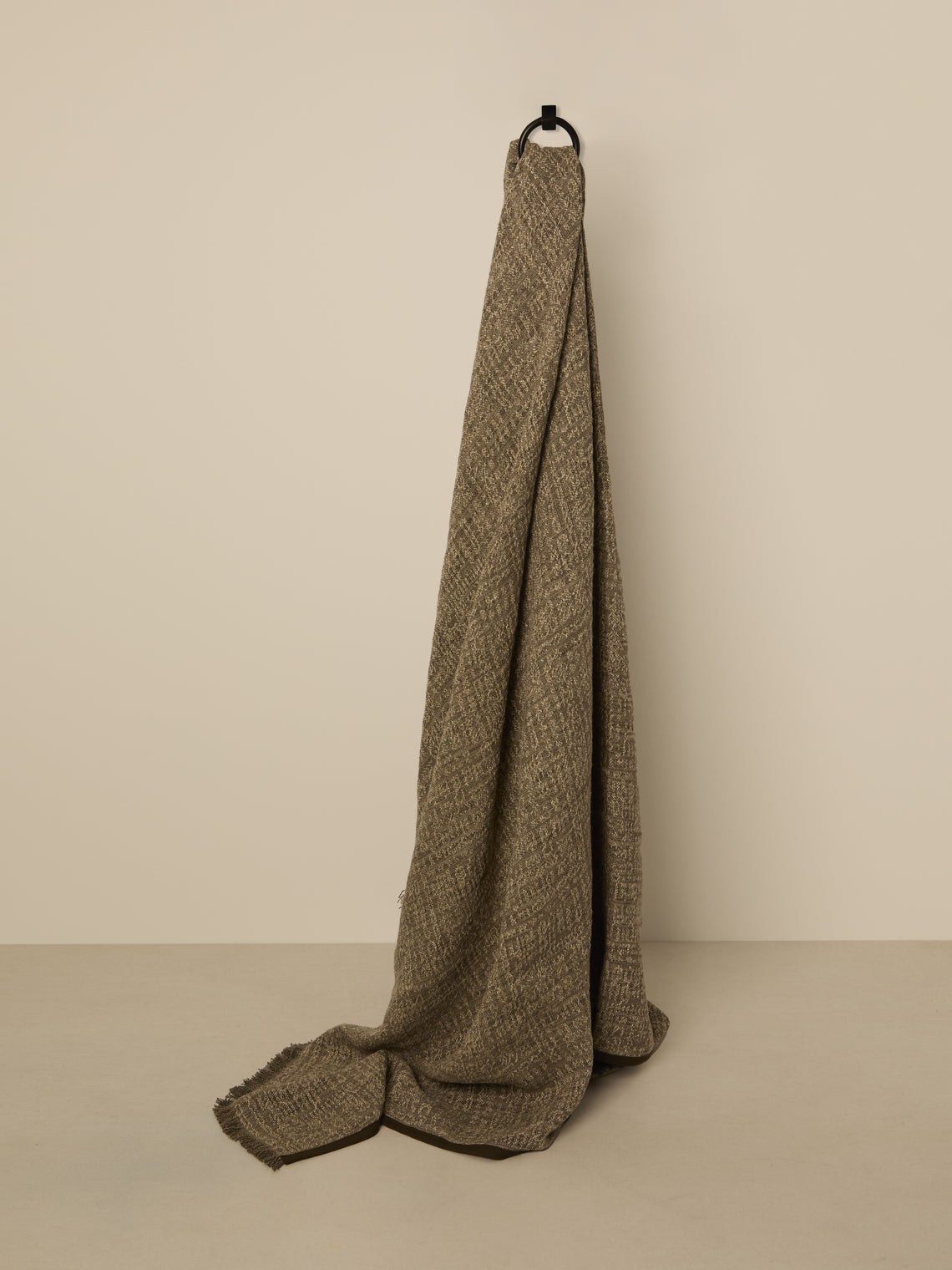 de Le Cuona - Tribal Linen and Wool Throw (79in/2m) - Gray - ABASK