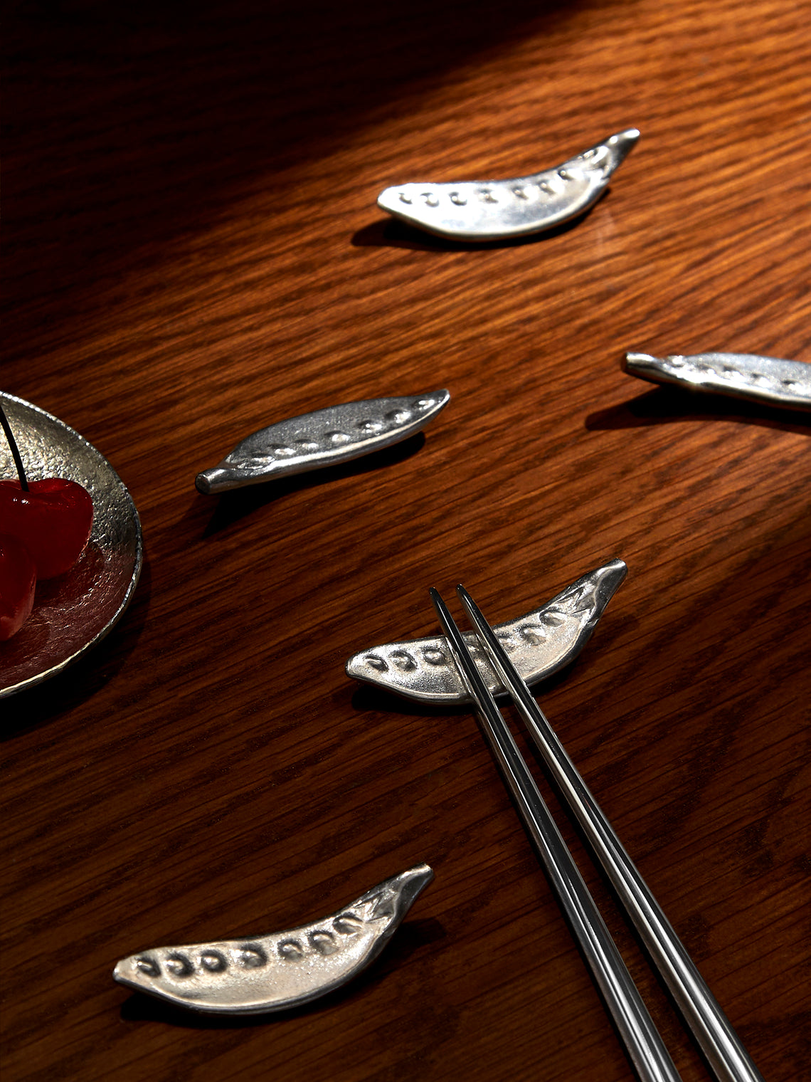 Seikado - Pea Pod Pewter Chopstick Rests (Set of 5) - Silver - ABASK