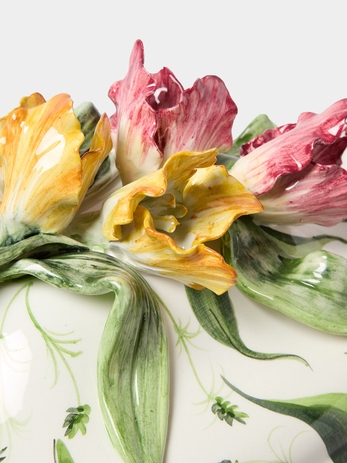 Fioravola - Tulips Hand-Painted Ceramic Tureen with Platter - White - ABASK