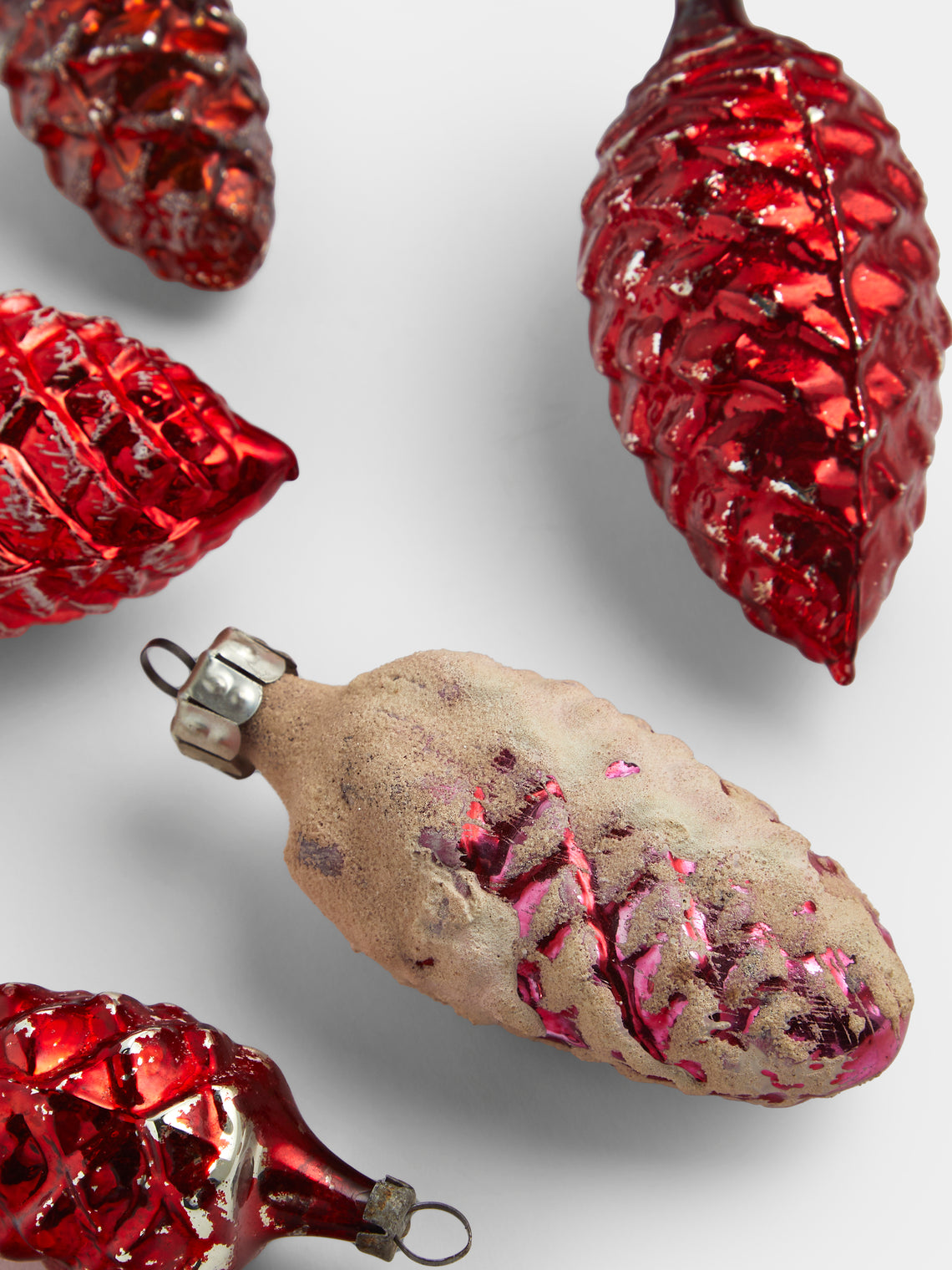 Antique and Vintage - Early-20th-Century Pinecones Glass Baubles (Set of 12) - Red - ABASK