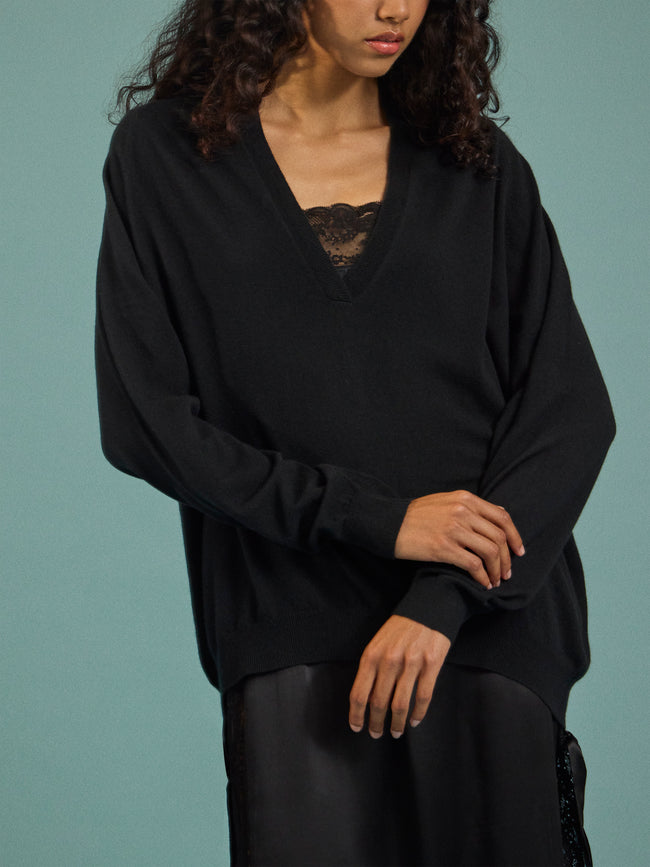 Arch4 - Oona Baby Goat Cashmere V-Neck Sweater | Size: S - Black - ABASK