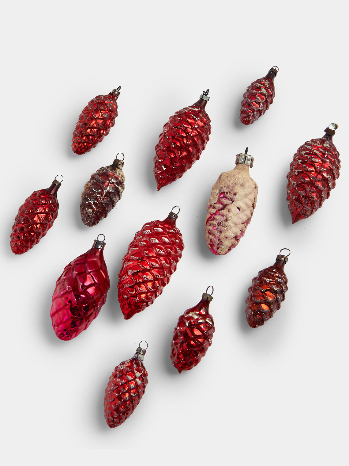 Antique and Vintage - Early-20th-Century Pinecones Glass Baubles (Set of 12) - Red - ABASK