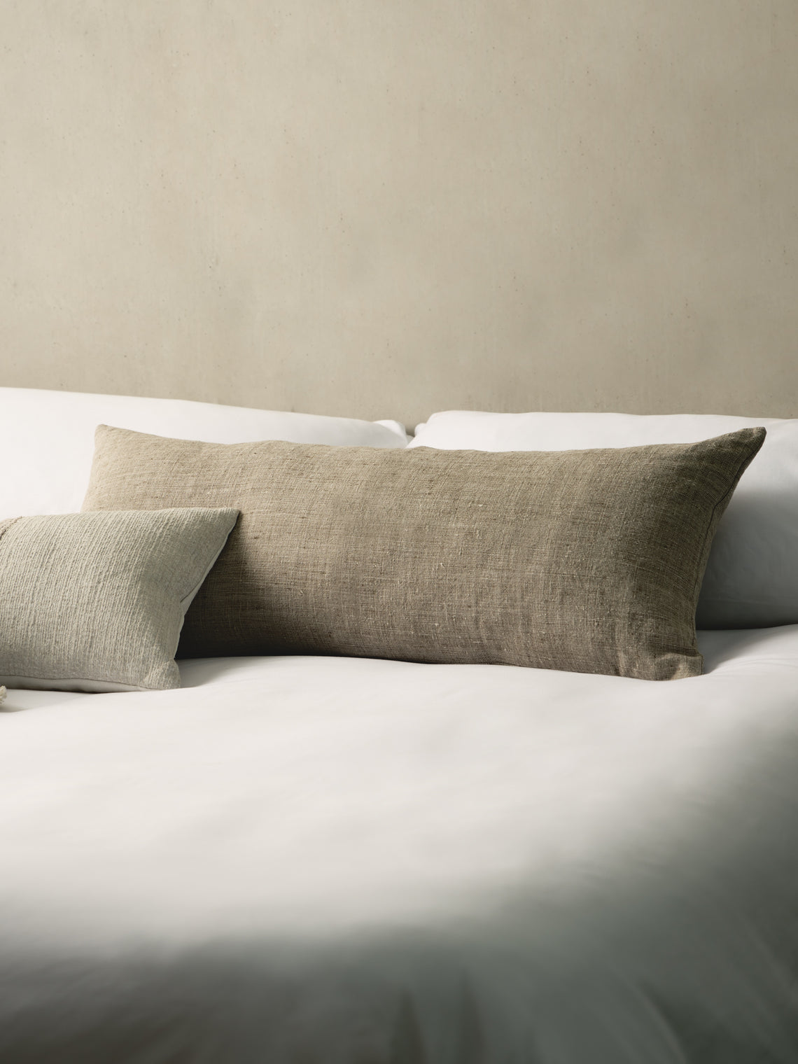 de Le Cuona - Cave Cloth Linen Vertical-Detail Cushion (35.5in/90cm) - Green - ABASK