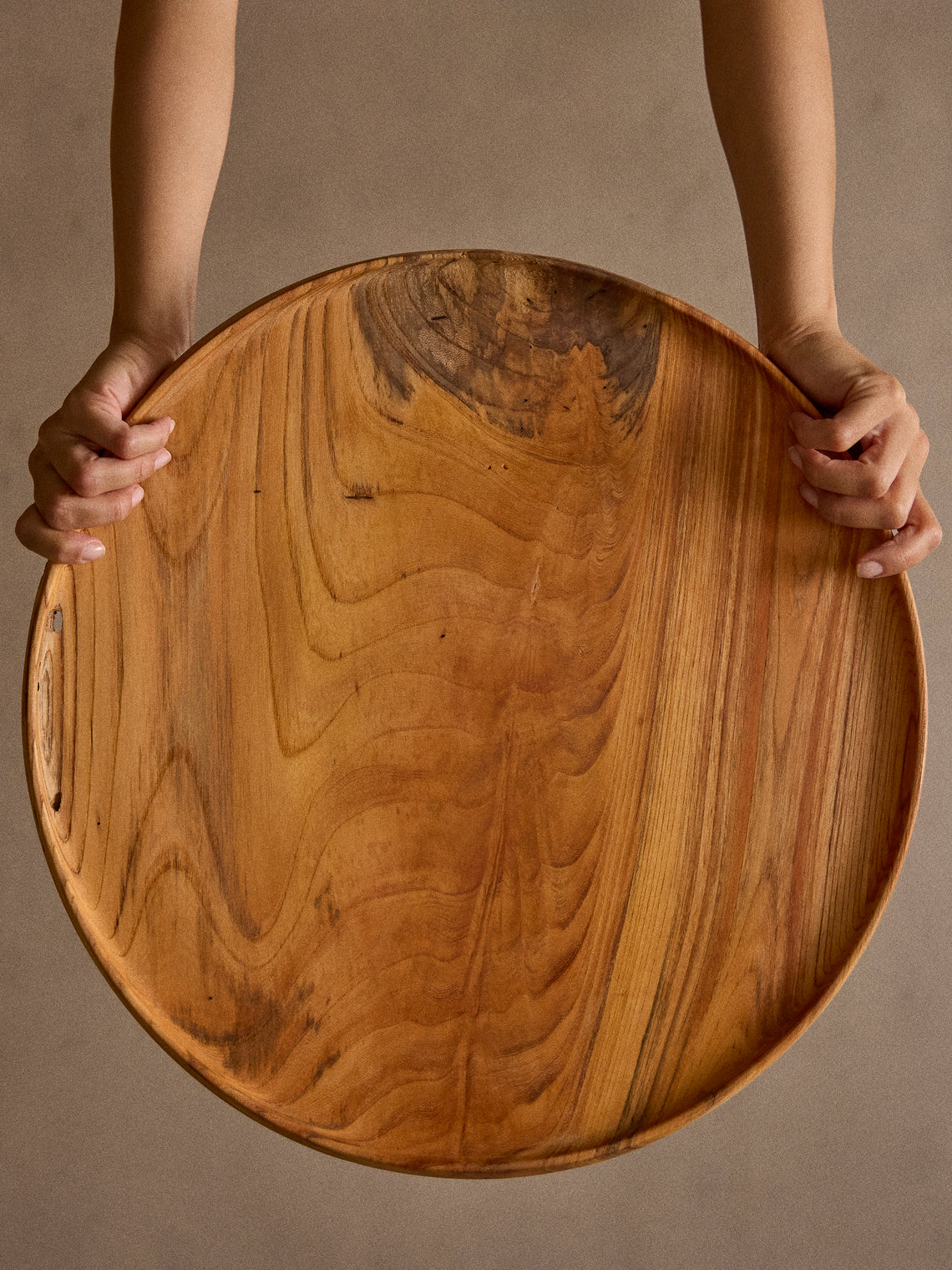 Iida Woodturning - Hand-Turned Zelkova Oil-Finish Tray (16.5in/42.5cm) - Brown - ABASK