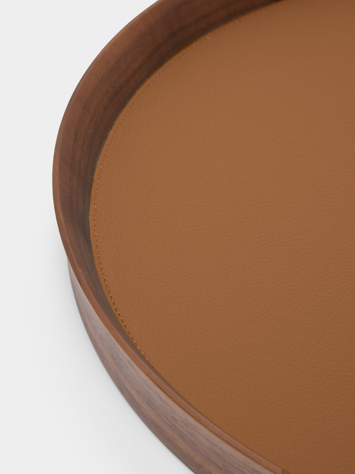 Giobagnara x Poltrona Frau - Walnut and Leather Round Tray (16.5in/42cm) - Tan - ABASK