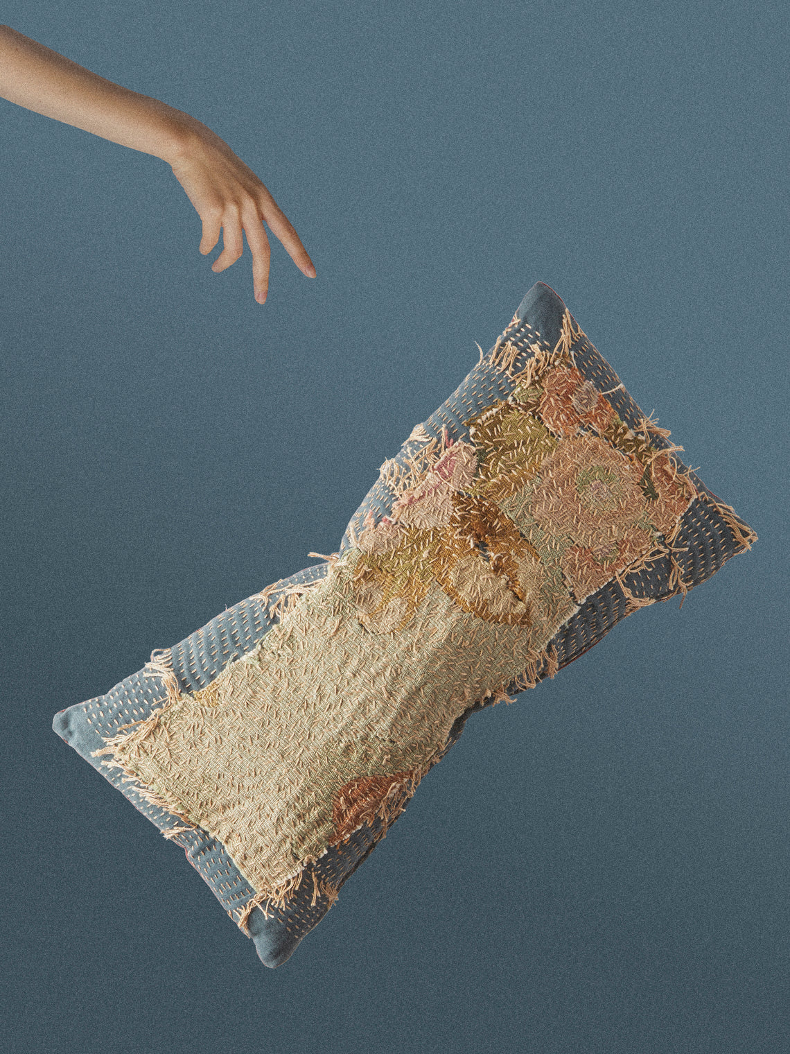 By Walid - 19th-Century Napoleon III Aubusson Tapestry Linen and Damask Cushion (19.5in/50cm) - Multiple - ABASK