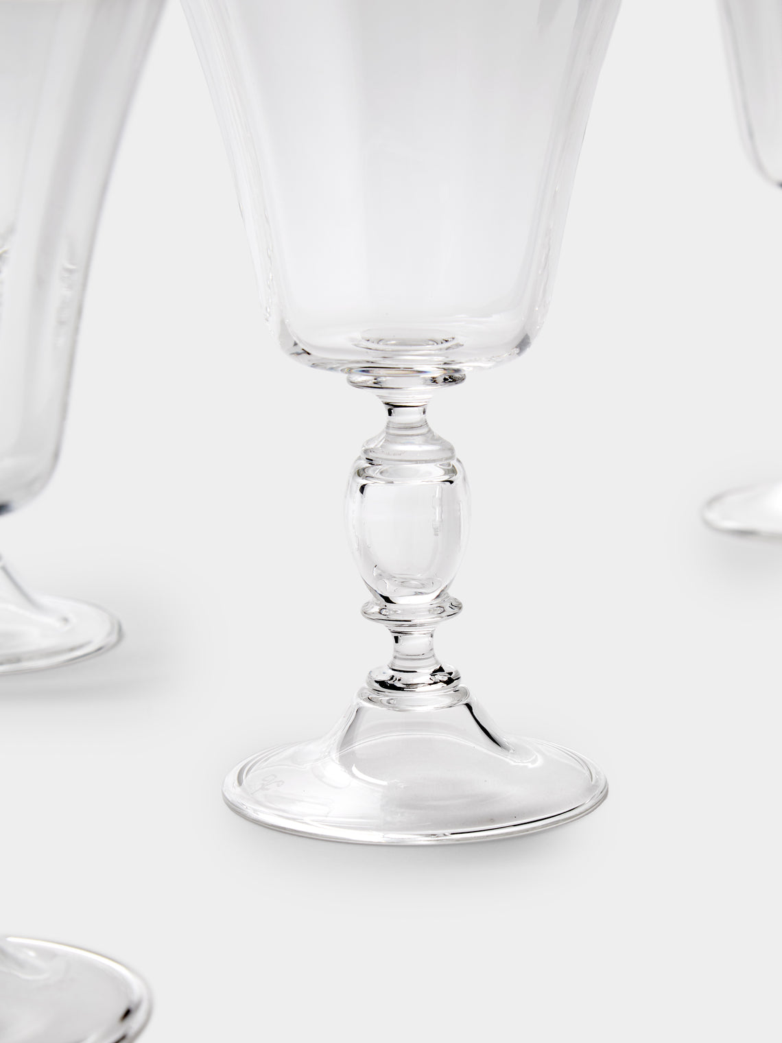 Akua Objects - Alban Crystal White Wine Glasses (Set of 4) - Clear - ABASK