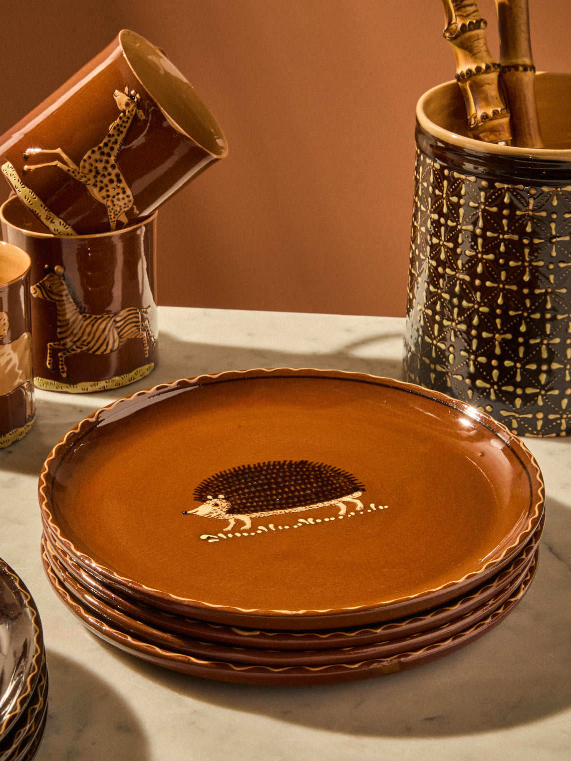Poterie d’Évires - Animals Hand-Painted Ceramic Dinner Plates – 9.5in/24cm (Set of 4) - Light Brown - ABASK