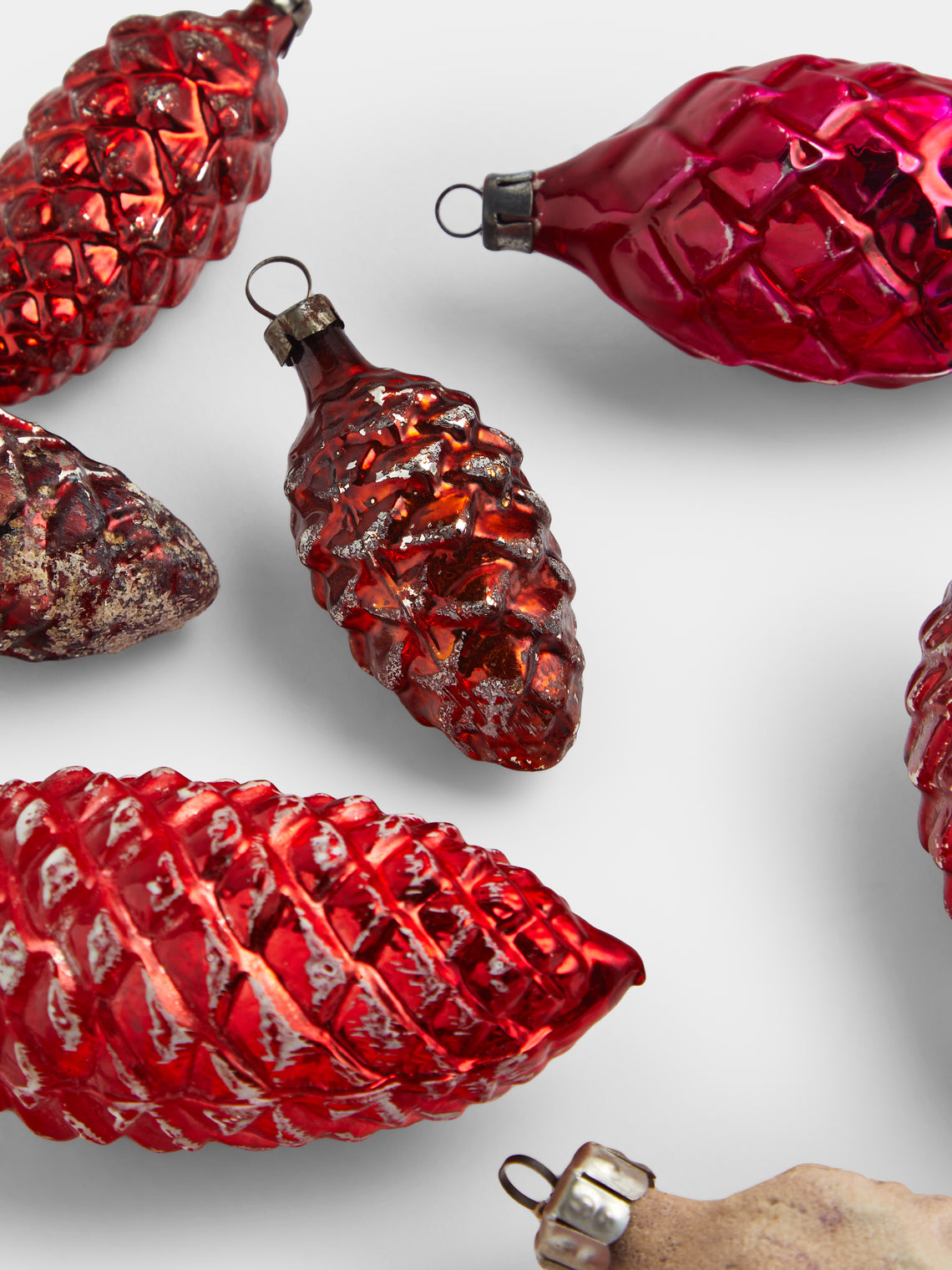 Antique and Vintage - Early-20th-Century Pinecones Glass Baubles (Set of 12) - Red - ABASK