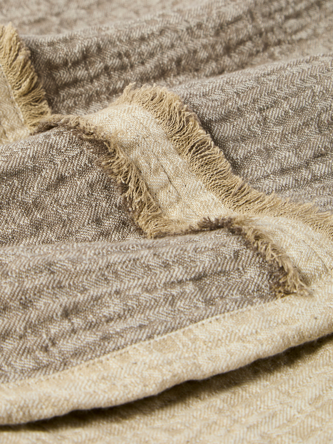 de Le Cuona - Sashiko Linen Blanket (94.5in/2.4m) - Gray - ABASK