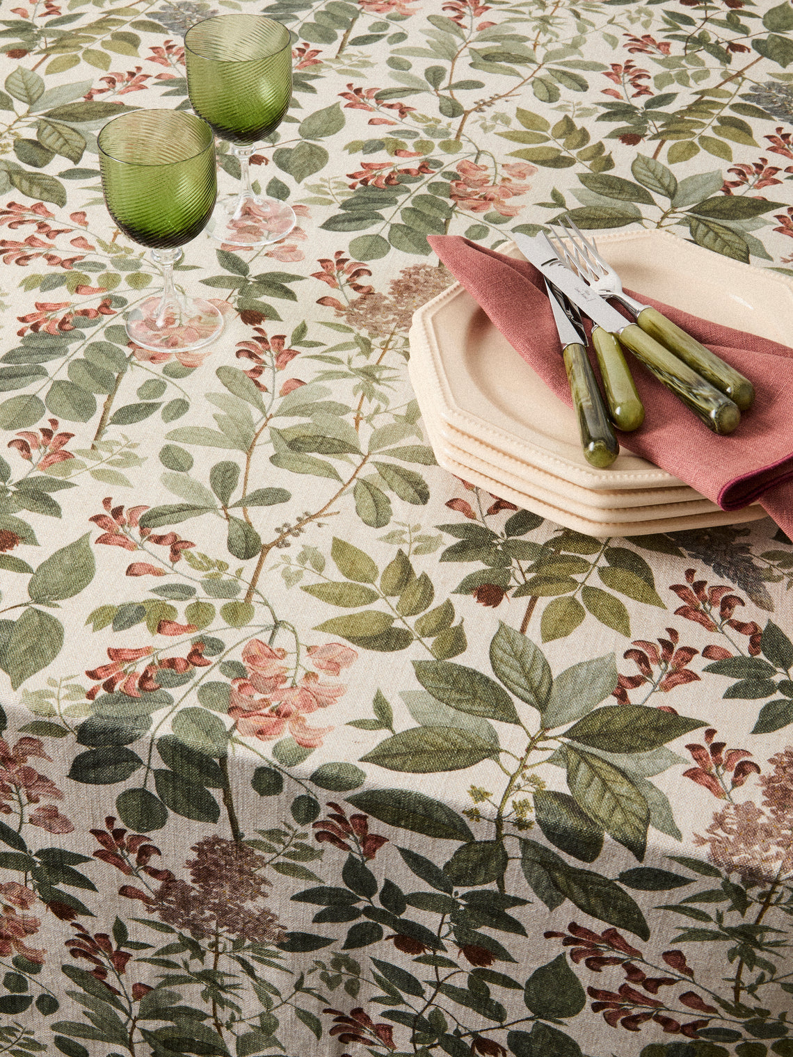 Borgo delle Tovaglie - Filo Sottobosco Embroidered Linen Rectangular Tablecloth (126in/3.2m) - Green - ABASK