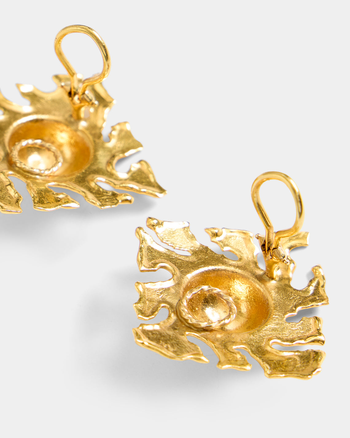 Mahnaz Collection - Women's Vintage 1980 Jean Mahie French 22-Karat Yellow Gold Earrings - Gold - ABASK