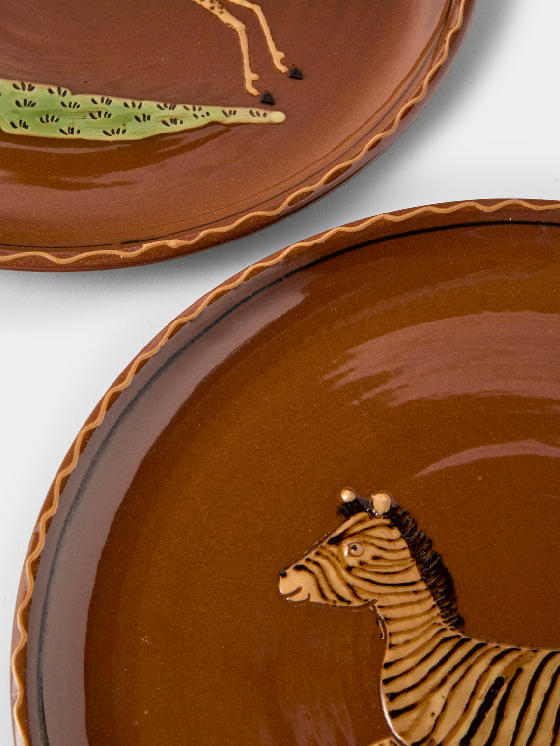 Poterie d’Évires - Animals Hand-Painted Ceramic Dinner Plates – 9.5in/24cm (Set of 4) - Light Brown - ABASK