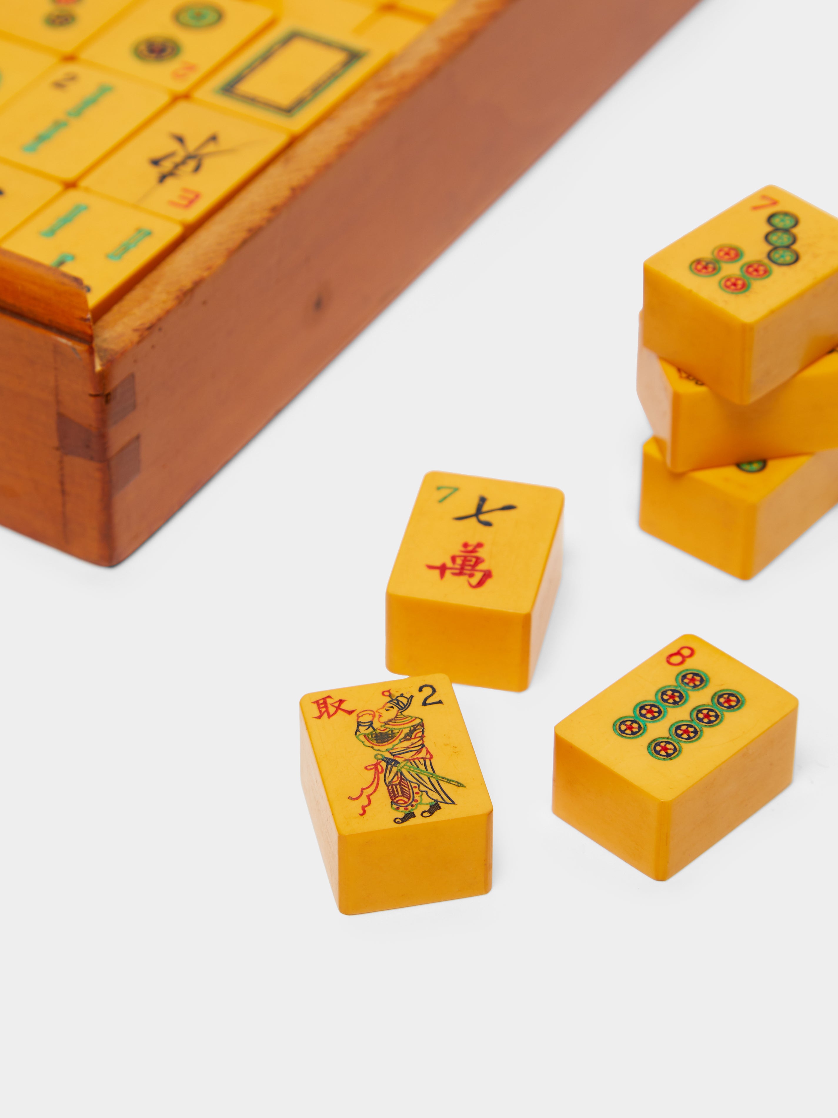 Ensemble de mahjong chinois en bakél... | Jouets et maquettes: enchères Ensemble de mahjong chinois en bakél... | Jouets et maquettes: enchères