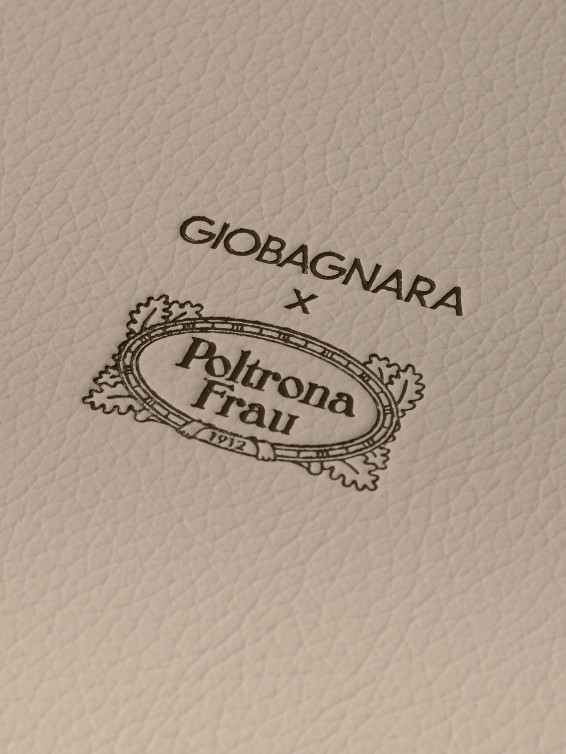 Giobagnara x Poltrona Frau - Leather and Walnut Placemats with Holder (Set of 6) - Taupe - ABASK