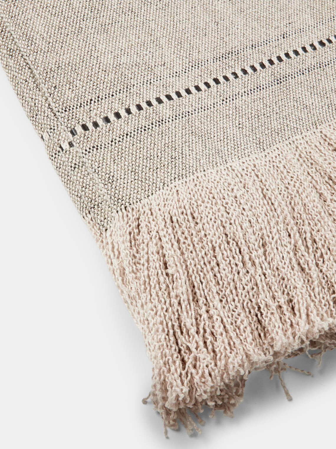 de Le Cuona - Fox Linen Fringe- and Leather-Detail Throw (94.5in/2.4m) - Cream - ABASK