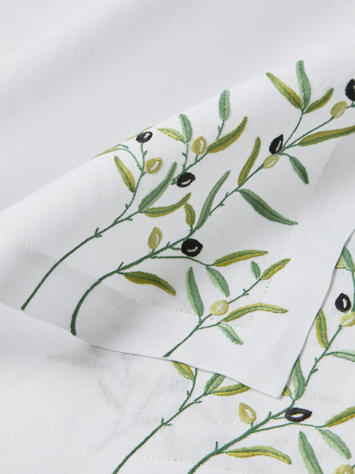 Taf Firenze - | Set of 6 | Olive Branch Hand-Embroidered Linen Placemats and Napkins - White - ABASK