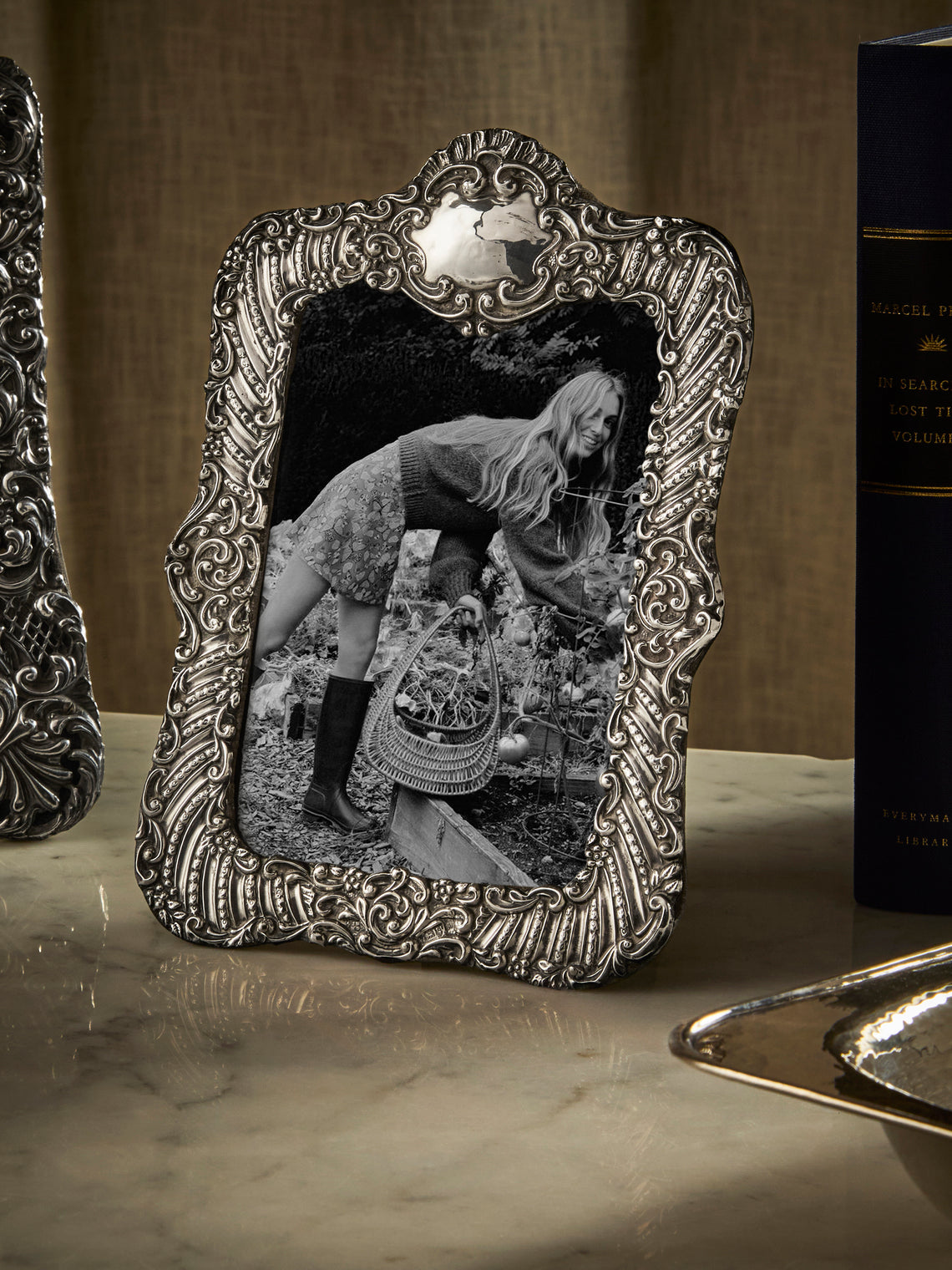 Antique and Vintage - 1901 British Chester Sterling Silver Photo Frame (4x6") - Silver - ABASK