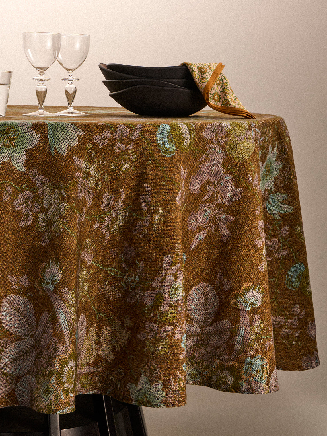 D'Ascoli - Seville Printed Linen Round Tablecloth (90.5in/2.3m) - Brown - ABASK