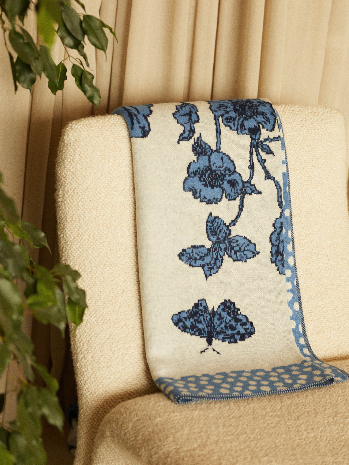 Saved NY - Je Suis Ta Fleur Cashmere Throw (72in/1.8m) - Blue - ABASK