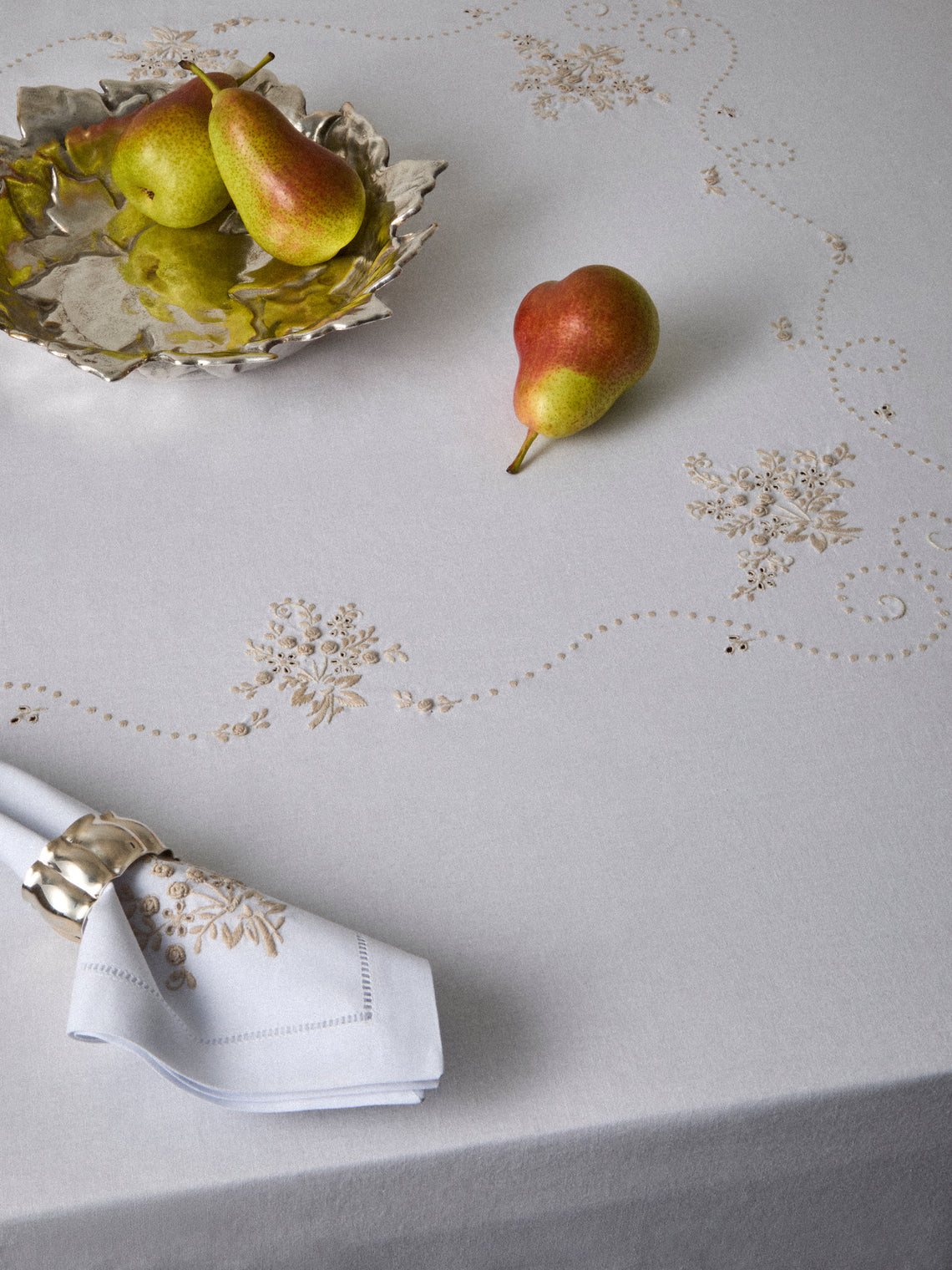 Rolande du Dreuilh Créations - Cotton Bouton Tablecloth (138in/3.5m) - White - ABASK