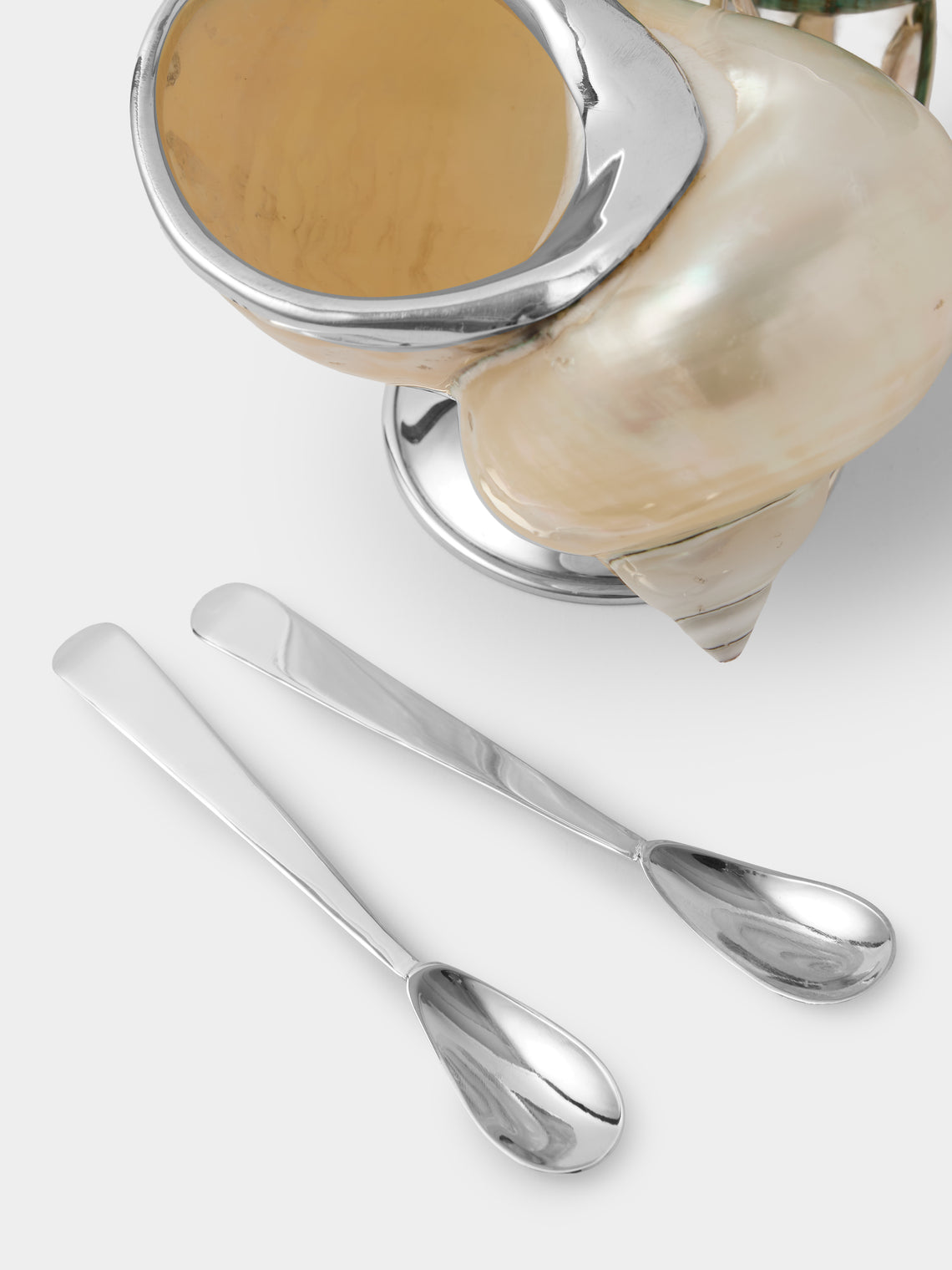 Tavares 1922 - Silver and Shell Salt and Pepper Cellar - Multiple - ABASK