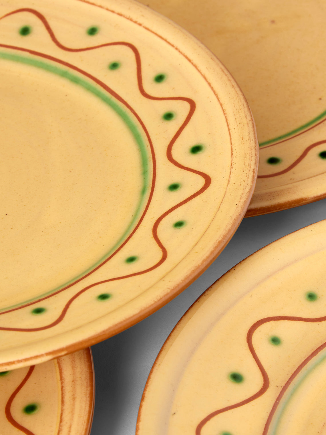 Poterie de Cliousclat - Hand-Painted Slipware Dinner Plates – 10in/25.5cm (Set of 4) - Beige - ABASK