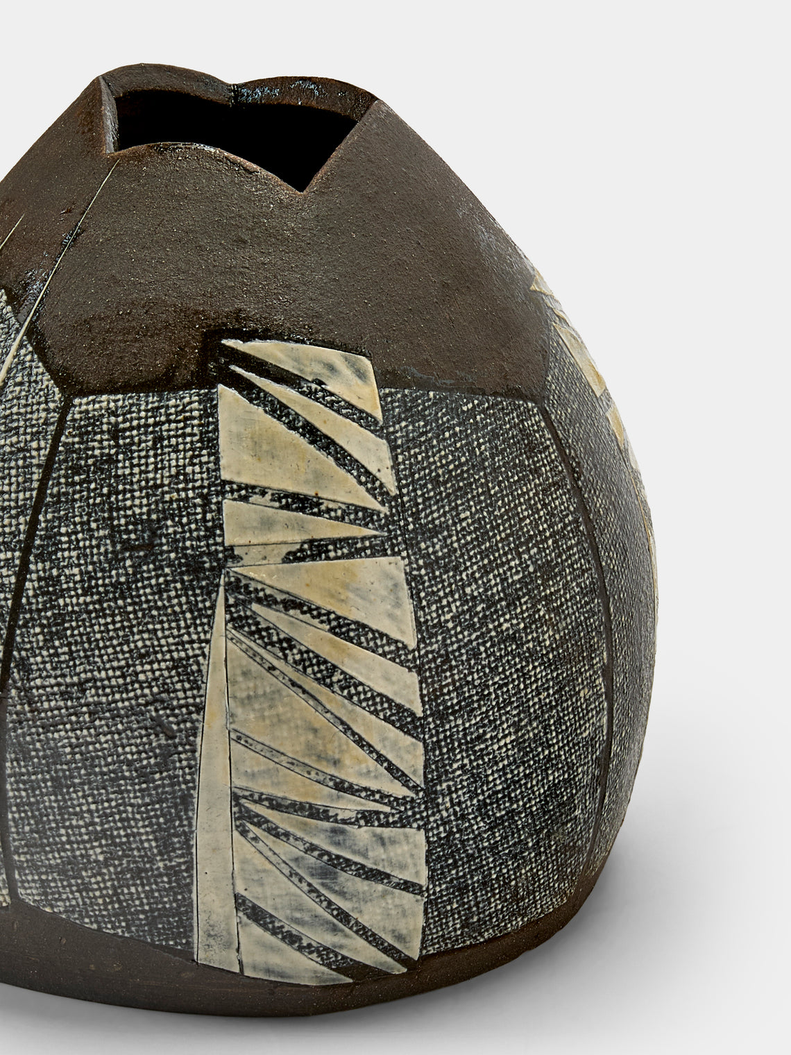 Masumi Ando - Textured Ceramic Vase (6.5in/16.5cm) - Gray - ABASK