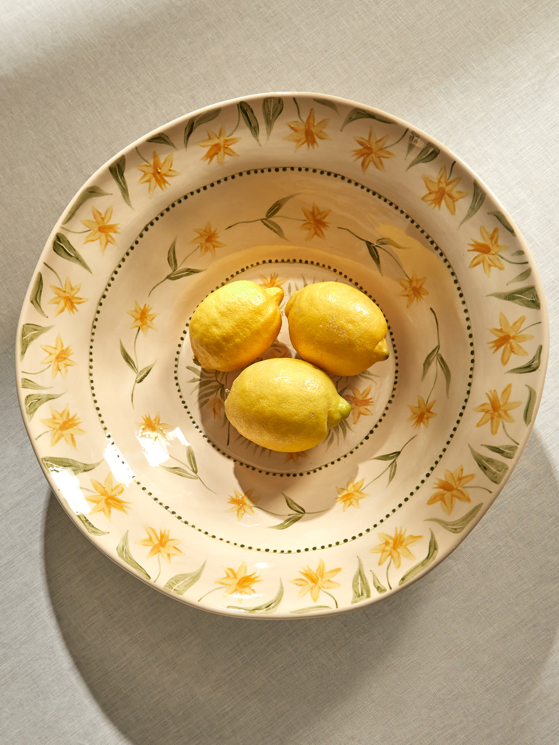 Rosanna Corfe - Doves and Daffodils Hand-Painted Ceramic Fruit Bowl - Cream - ABASK