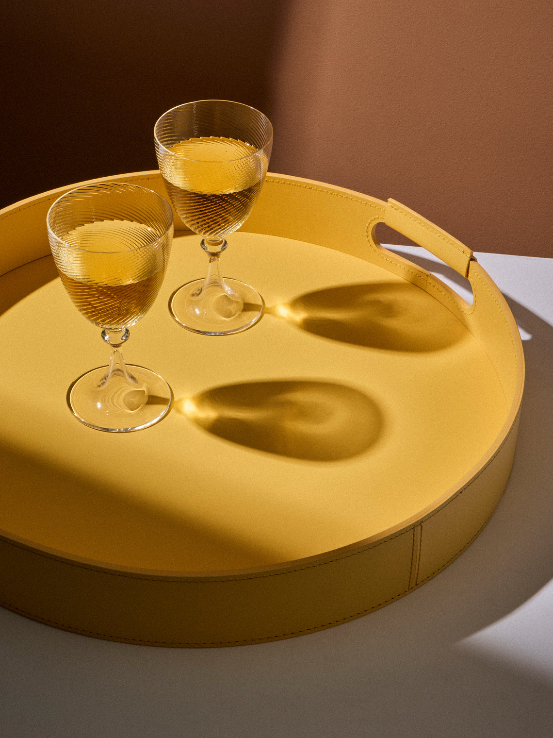RUDI - Ginepro Leather Round Tray (16.5in/42.5cm) - Yellow - ABASK