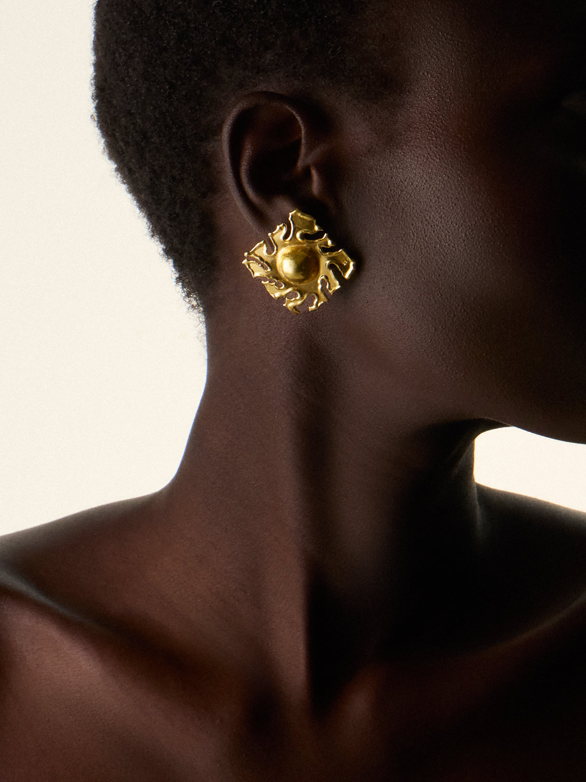 Mahnaz Collection - Women's Vintage 1980 Jean Mahie French 22-Karat Yellow Gold Earrings - Gold - ABASK