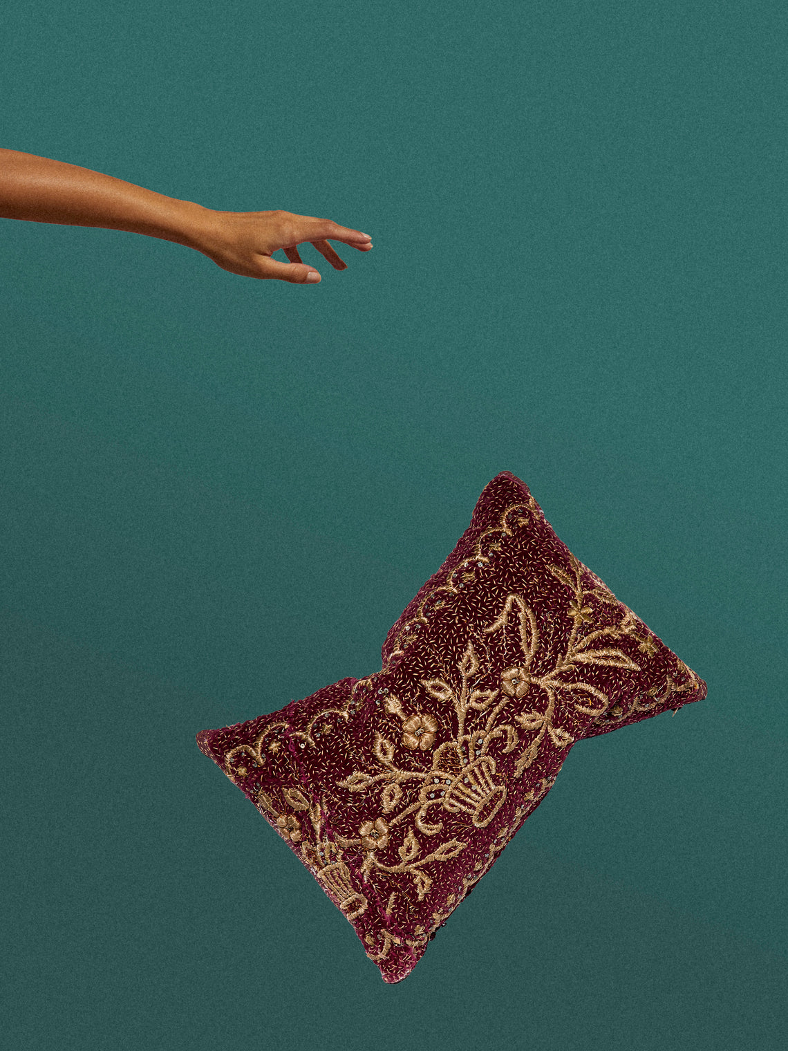 By Walid - 19th-Century Ottoman Sirma Embroidery Linen and Damask Pillow (21in/54cm) - Multiple - ABASK