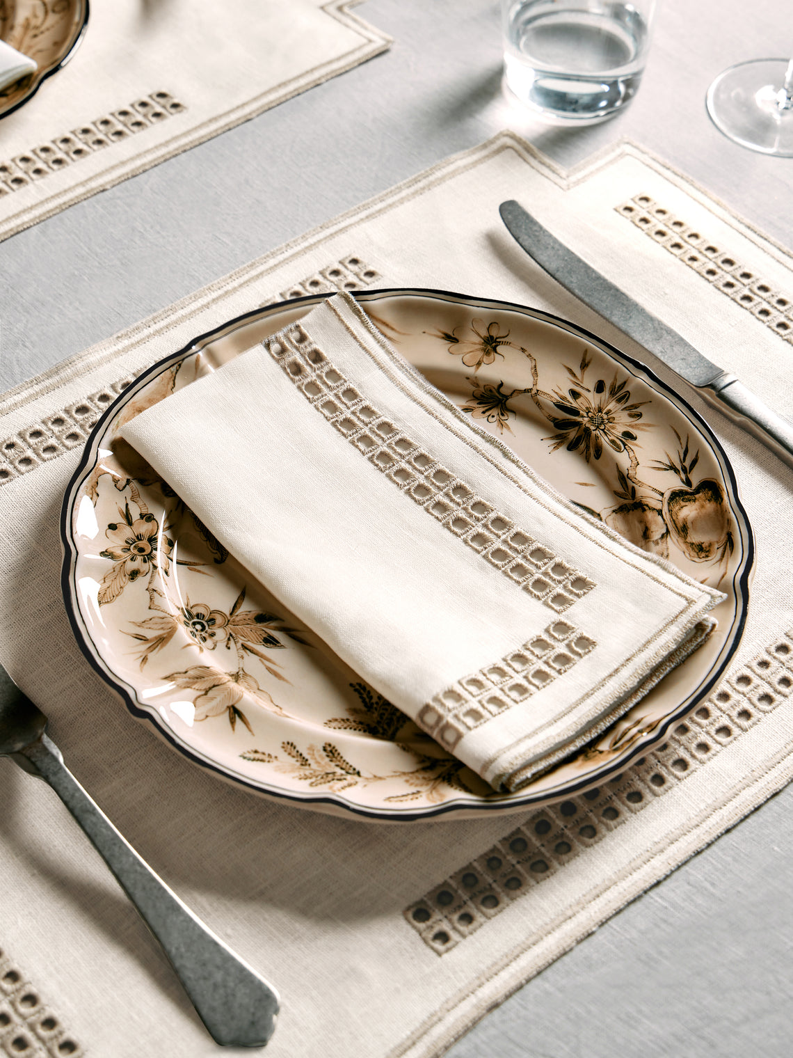 Borgo delle Tovaglie - Eva Embroidered Linen Napkins (Set of 4) - White - ABASK