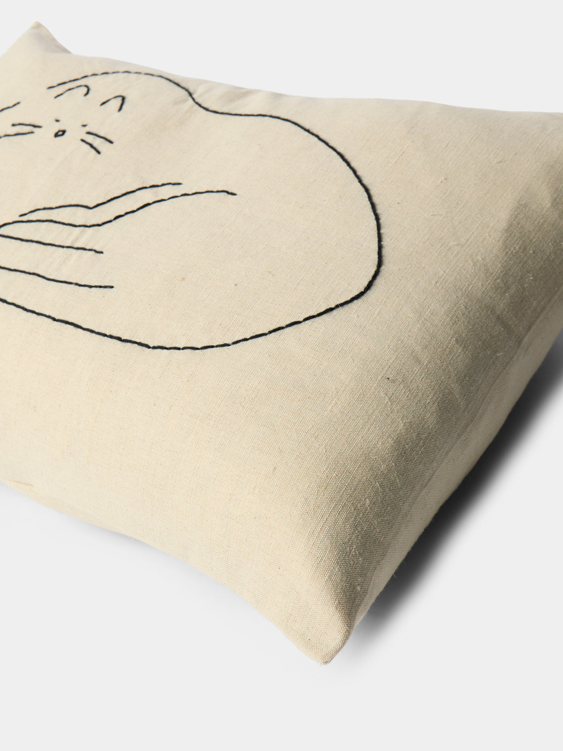 Oeuvres Sensibles - Cat Hand-Embroidered Cotton and Hemp Cushion (15.5in/40cm) - Cream - ABASK