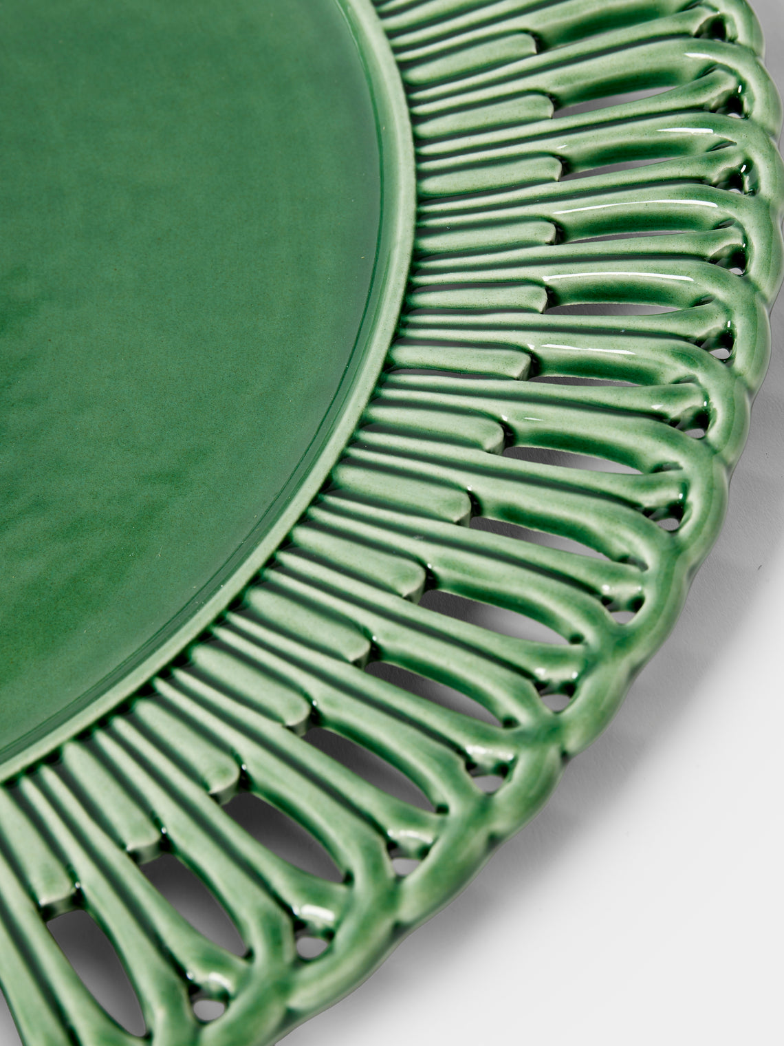 Verdolini - Arch Openwork Hand-Painted Ceramic Charger Plate (14in/36cm) - Green - ABASK