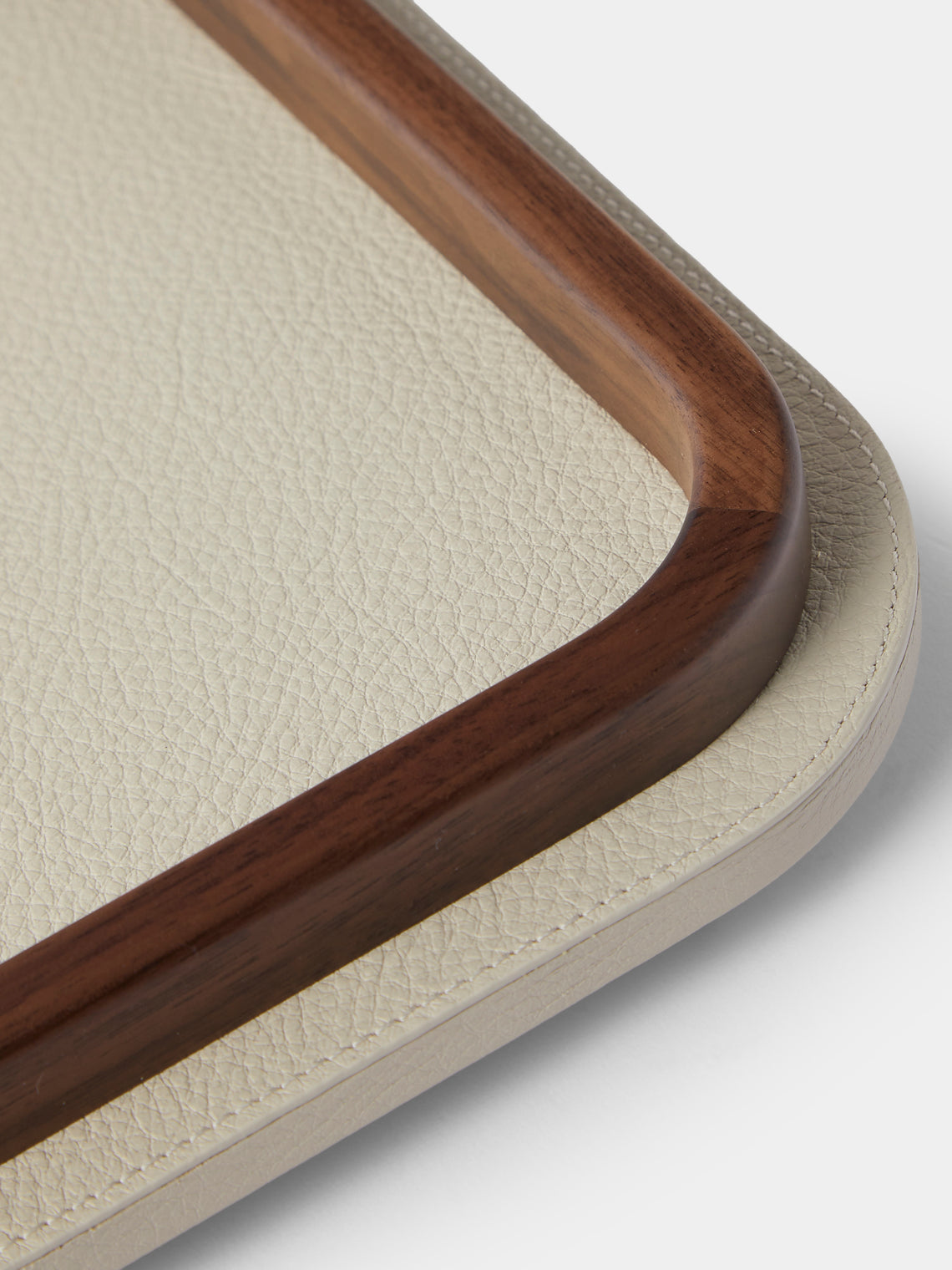 Giobagnara x Poltrona Frau - Walnut and Leather Tray (12.5in/31.5cm) - Beige - ABASK