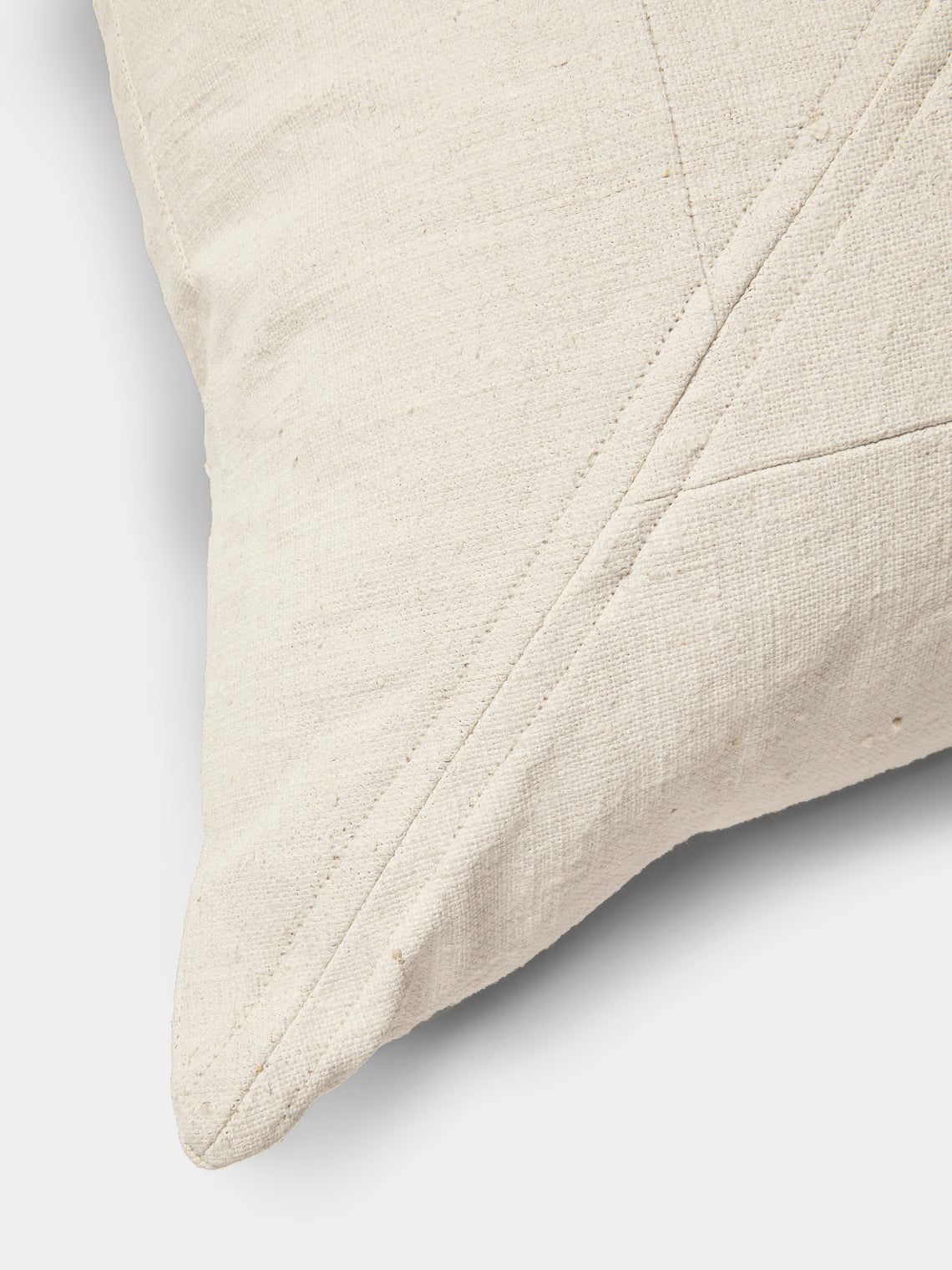 de Le Cuona - Paneled Linen Cushion (21.5in/55cm) - White - ABASK